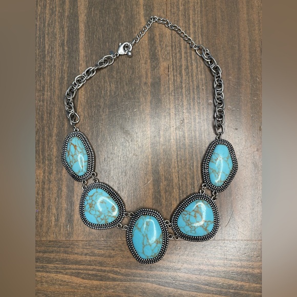 Premier Designs Jewelry - Premier Designs Jewelry Turquoise and Silver reversible necklace